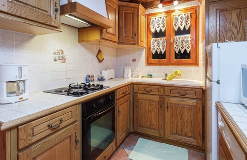 Calvinet House | Holiday Home in Calvinet near Lakes
