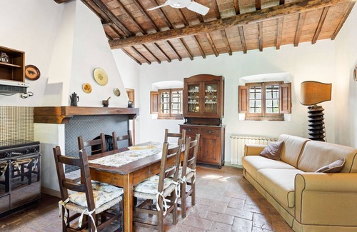Riccio House | Holiday Home in Cortona with Lake Views