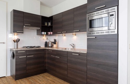 Vissershaven House | Holiday Home in Den Haag With Terrace