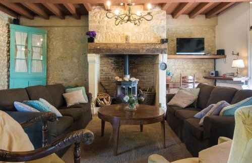 Thenon House | Holiday Home in Dordogne with Pool