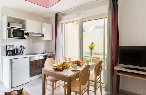 Montignac House | Holiday Home in France with Garden Terrace