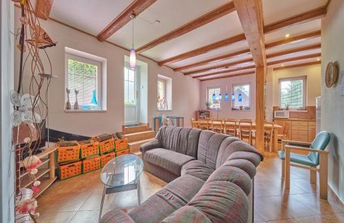 Lampertice House | Holiday Home in Lampertice with Swimming Pool
