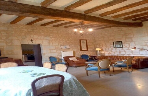 Lerne House | Holiday Home in Lerné with Garden