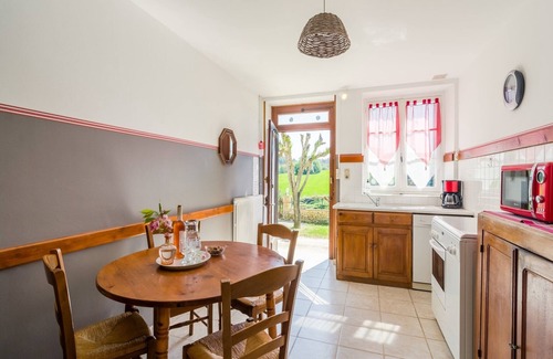Loubejac House | Holiday Home in Loubejac with Private Pool