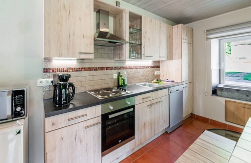 Nadrin House | Holiday Home in Nadrin Near Lake and Forest