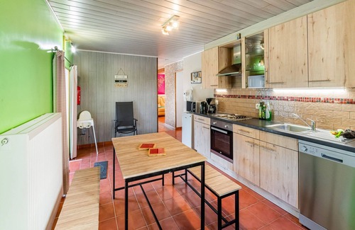 Nadrin House | Holiday Home in Nadrin Near Lake and Forest