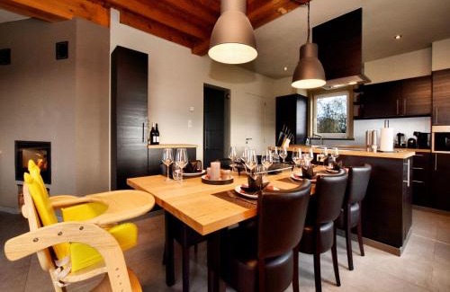 Nadrin House | Holiday Home in Nadrin Filly with Garden