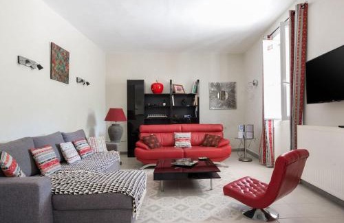 Rasteau House | Holiday Home in Rasteau with Private Pool