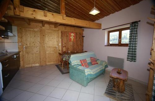 Walscheid House | Holiday Home in Walscheid near Forest & Lakes