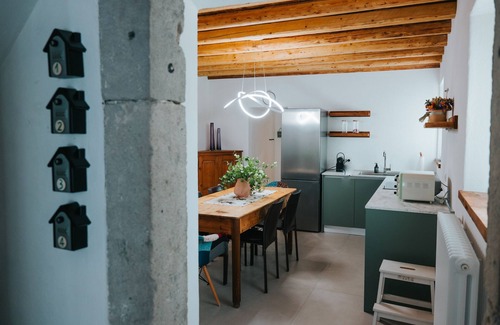 Cison di Valmarino House | Holiday Home 'Rustica E Luminosa' with Wi-Fi and Air Conditioning