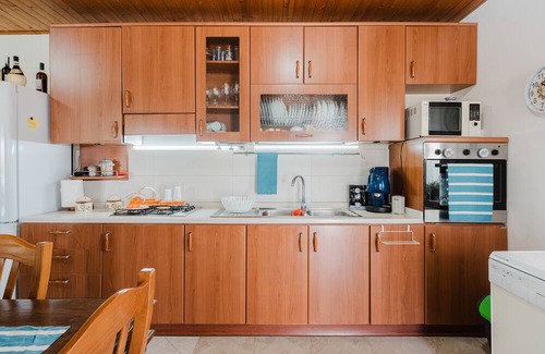 Contrada Fiori Sud House | Holiday Home 'La Del Mare' with Private Garden, Wi-Fi and Air Conditioning