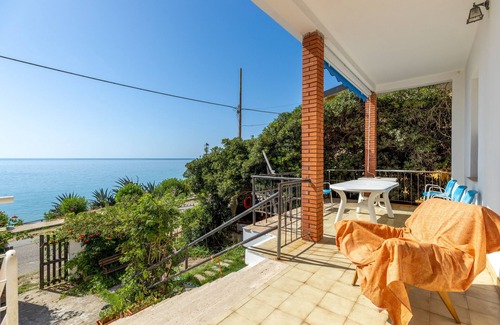 Marina di Gutturu Flumini House | Holiday Home 'Villetta Cattarì' with Sea View, Private Terrace and Private Garden
