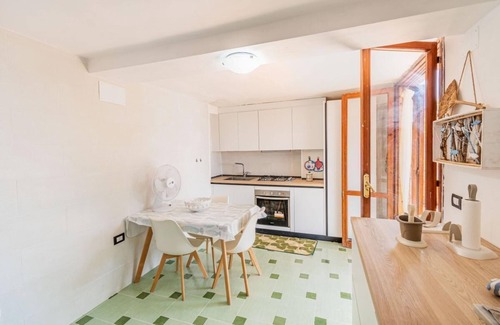 San Mauro Cilento House | Holiday Home 'La Casa Sulla Scogliera Piccola' with Sea View, Private Terrace and Air Conditioning