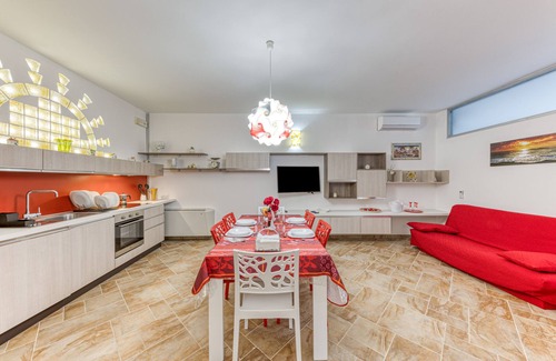 Uggiano la Chiesa House | Holiday Home 'Appartamento In Villa' with Private Terrace, Wi-Fi and Air Conditioning