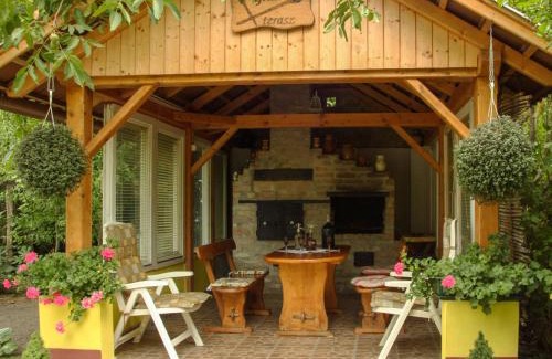 Balatonfenyves House | Holiday Home Julia by Interhome