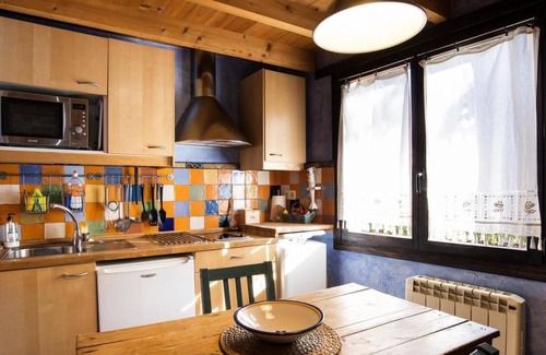 San Pelayo de Montija House | Holiday Home 'La Casita De Zalama' with Private Garden and Wi-Fi