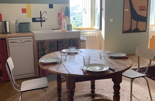 Beauvene House | Holiday Home 'La Casita' with Mountain View, Private Terrace and Wi-Fi