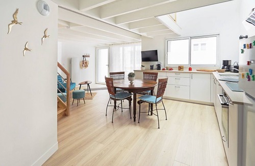 Pornic Apartment | Holiday Home 'La Galerie Pornic - Maison Lotus' with Wi-Fi