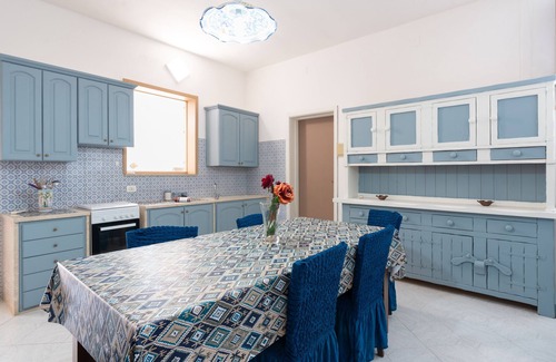 Castelluzzo House | Holiday Home 'La Giummarra' with Mountain View, Wi-Fi and Air Conditioning