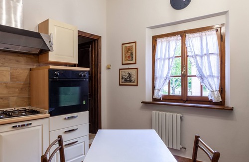 Pieve Fosciana House | Holiday Home 'La Capannina' with Mountain View, Private Terrace and Private Garden