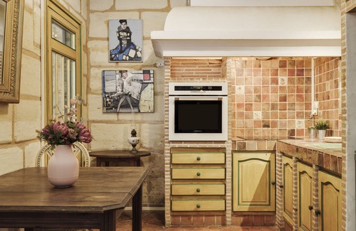 Lormont House | Holiday Home 'La Maison Du Vieux Lormont' with Private Terrace