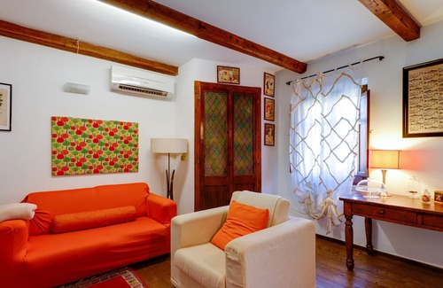Laconi House | Holiday Home 'La Maisonette Casa Vacanze ' with Mountain View, Wi-Fi and Air Conditioning