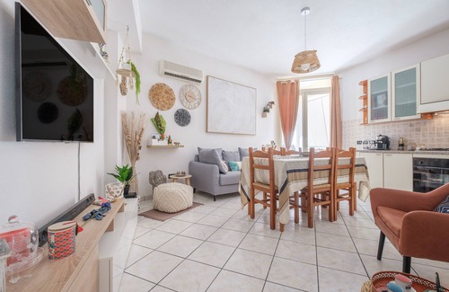 Oliveri House | Holiday Home 'La Marchese' close to the Beach with Terrace & Wi-Fi