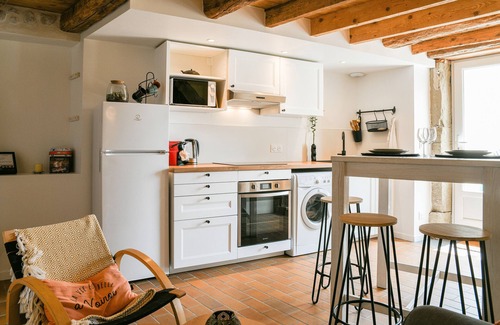 Voiron House | Holiday Home 'La Margotte' with Private Terrace, Private Garden and Wi-Fi