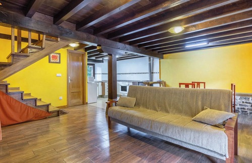 Selaya House | Holiday Home 'La Plazuca Cerrucao' with Mountain View and Shared Garden