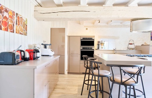 Chapdeuil House | Holiday Home – Large Bastide in Chapdeuil, Heated Pool & Comfort for 16 Guests