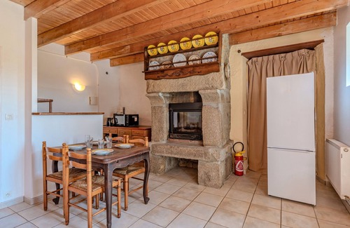 Porspoder House | Holiday Home 'Le Gîte Bleu 2' with Private Terrace and Shared Garden