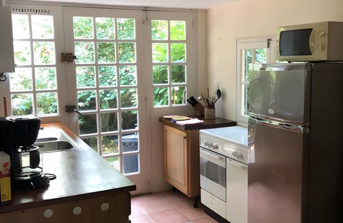 Varaignes House | Holiday Home 'Le Martin Pêcheur' with Shared Pool, Private Terrace and Shared Garden