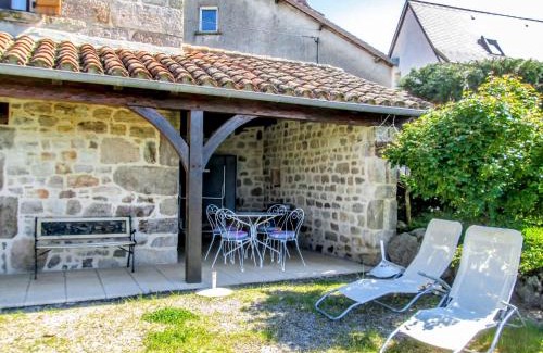 Saint-Jean-Lagineste House | Holiday Home Le Pigeonnier by Interhome