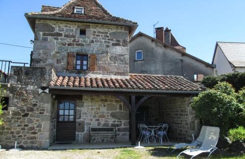 Saint-Jean-Lagineste House | Holiday Home Le Pigeonnier by Interhome