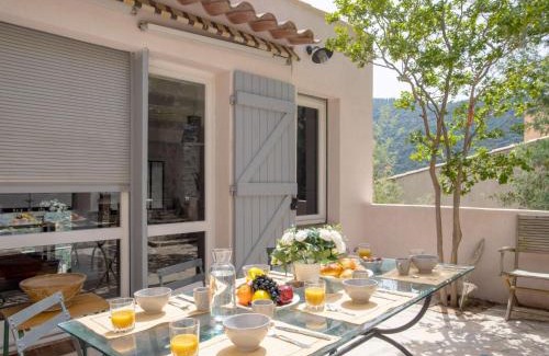 Cavalaire-sur-Mer House | Holiday Home Les Terrasses de L'Eau Blanche-4 by Interhome