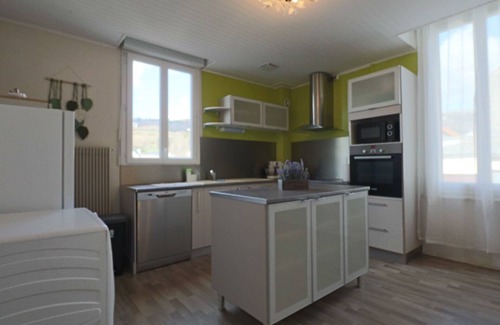 La Bourboule House | Holiday Home 'Les Lavandes' with Mountain View and Wi-Fi