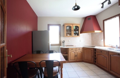 Valbonnais House | Holiday Home 'Les Rives Du Lac Valbonnais' with Lake View, Private Garden and Wi-Fi