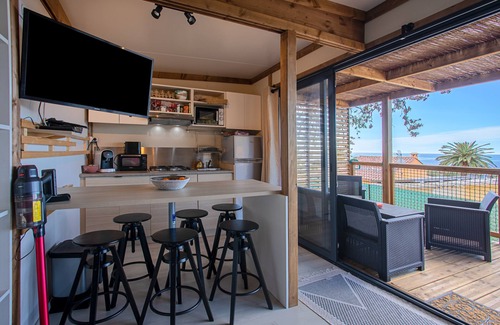 Le Dramont House | Holiday Home "Lodge Vue Mer" close to the Beach with Pool & Wi-Fi