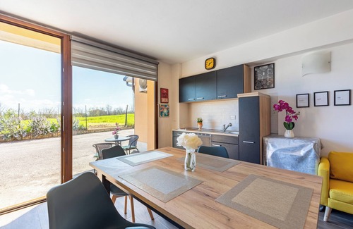 Santarello House | Holiday Home 'Loft La Fonte Al Giunco' with Wi-Fi and Air Conditioning