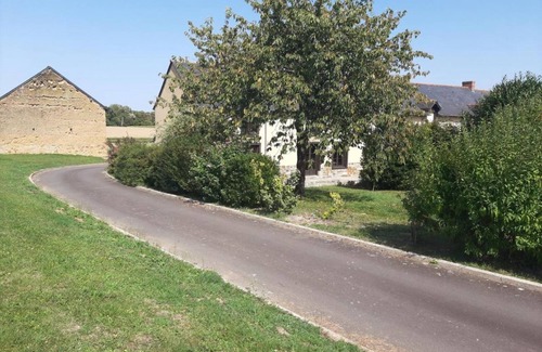 Melesse House | Holiday Home 'Longère Familiale' with Private Terrace, Private Garden and Wi-Fi