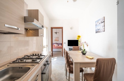 Sant'Isidoro House | Holiday Home 'Luna Di Mare' with Sea View, Shared Terrace and Air Conditioning