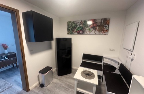 Hildesheim District House | Holiday Home 'M Und S - Landidyll Am Weiher' with Lake View, Private Terrace and Wi-Fi
