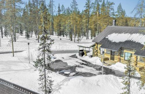 Akaslompolo House | Holiday Home Maahisenrinne 3 e 19 by Interhome