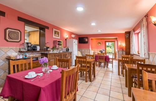 Hazas de Cesto House | Holiday Home 'Madrazo' with Mountain View, Private Pool and Wi-Fi