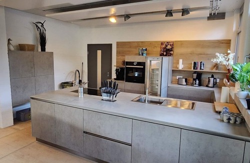 Theilenhofen House | Holiday Home 'Magisches Wachstein' with Private Terrace, Private Garden and Wi-Fi