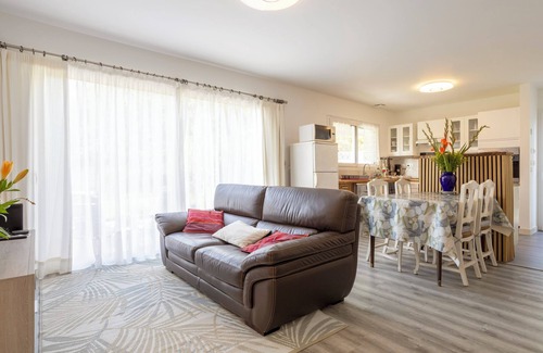 Saint-Yvi House | Holiday Home 'Maison Avec Terrasse Et Jardin' with Private Terrace, Private Garden and Wi-Fi