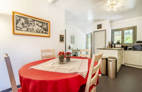 Aramunt House | Holiday Home 'Maison Avec Piscine En Catalogne' with Mountain View, Wi-Fi and Air Conditioning