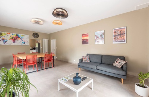 Ousse House | Holiday Home 'Maison De Campagne' with Private Terrace, Private Garden and Wi-Fi