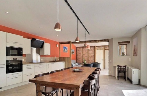 Amanlis House | Holiday Home 'Maison' with Private Terrace and Wi-Fi