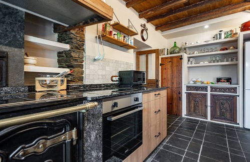 Prelo House | Holiday Home 'Mirador Del Navia' with Mountain View, Private Terrace and Wi-Fi